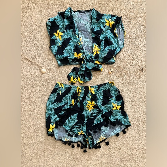 Brand New Tropical Print Two-Piece Set - Size L - Picture 1 of 3